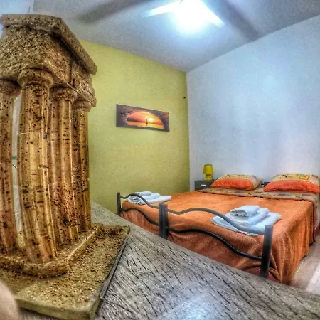 Holiday Park Home * Сан-Леоне